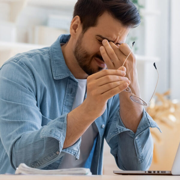 Një burrë i stresuar për punën.
