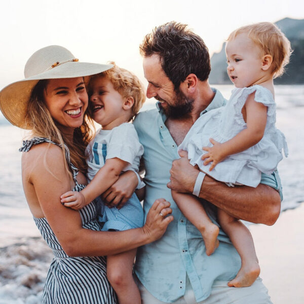 Familje e re me pushime, pushime.
